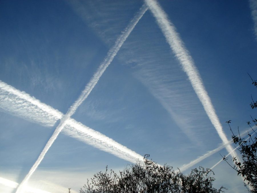 Contrail photo courtesy of Creative Commons